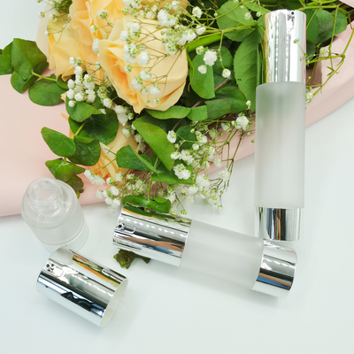 Precio de fábrica 15ml color plata brillante, 30ml, 50ml Skincare que empaqueta la botella privada de aire de lujo 2022