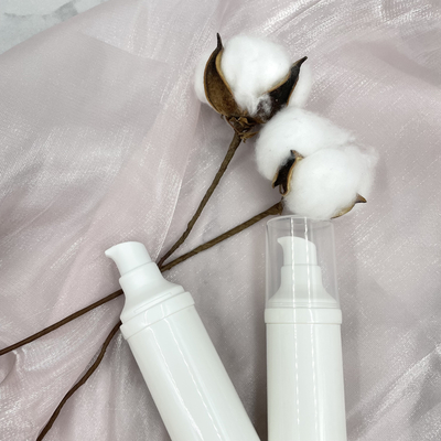 Broche ULTRAVIOLETA de la loción de la prueba 20ml 25ml PP en las botellas privadas de aire modificadas para requisitos particulares de la bomba de los colores