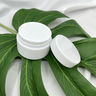 El viaje fijó los tarros cosméticos plásticos metalizó los envases vacíos de la crema de cara que 15g modificó color para requisitos particulares