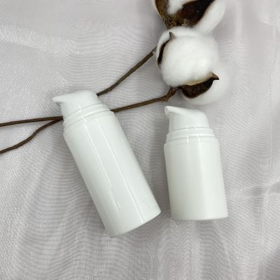 Broche en la bomba privada de aire que empaqueta la botella del cuidado de piel de 15ml PP respetuosa del medio ambiente