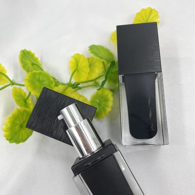 Cepillo ULTRAVIOLETA cosmético Matt Black Acrylic del tornillo de la botella 60ml de la bomba del cuadrado