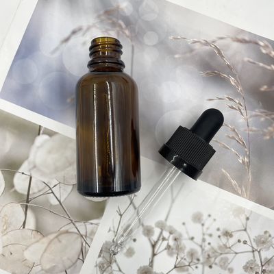 El cosmético de cristal ambarino 30ml embotella el aceite esencial con el dropper del cierre del trinquete