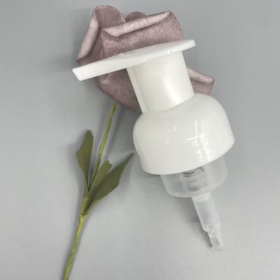 Las bombas metalizadas del jabón que hacen espuma tuercen champú de la ducha de la dosificación de la cerradura 0.8ml