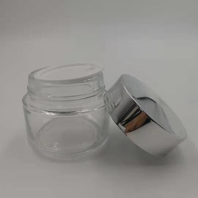 Tarro de la crema del vidrio del claro 100g de MSDS con el fango blanco de la máscara de la tapa del casquillo de plata brillante